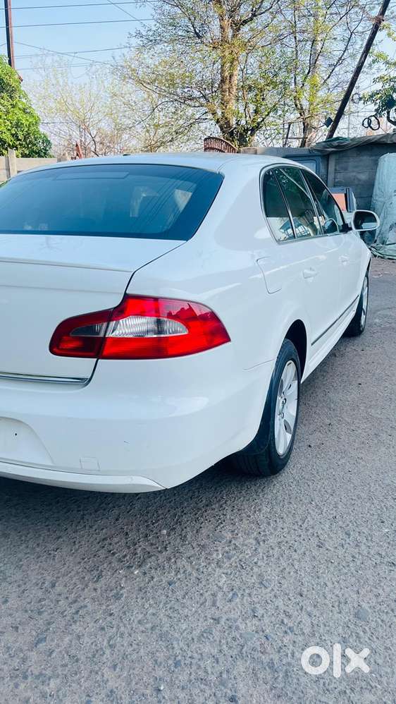 Skoda Superb Petrol 2013