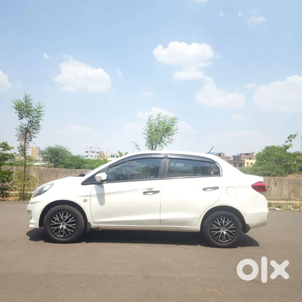 Honda Amaze 2014 (cng + Petrol) Reliable & Fuel-efficient..!