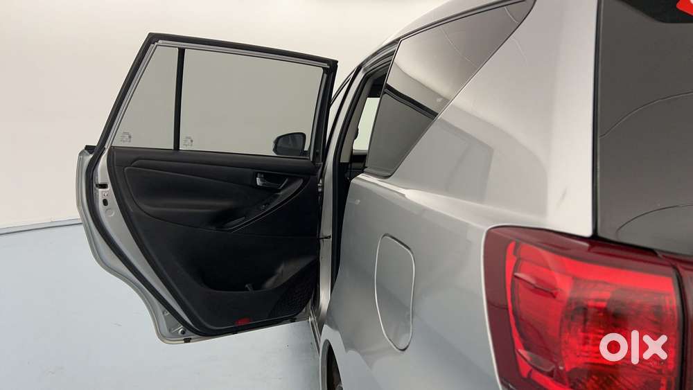 Toyota Innova Crysta [2016-2020] 2.4 Gx At 8 Str, 2016, Diesel