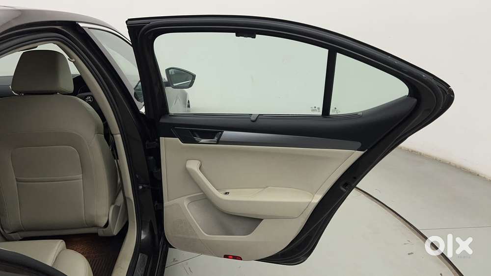 Skoda Superb Style 1.8 Tsi At, 2018, Petrol