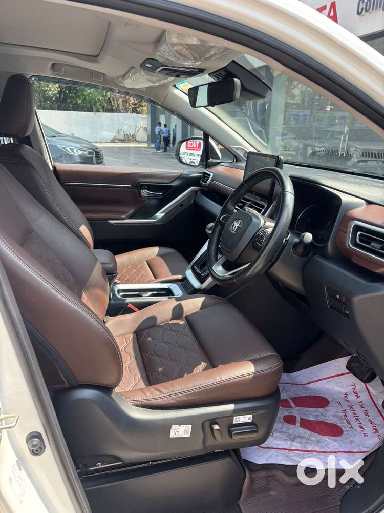 Toyota Innova Hycross 2.0 Zx Hybrid 7 Str, 2024