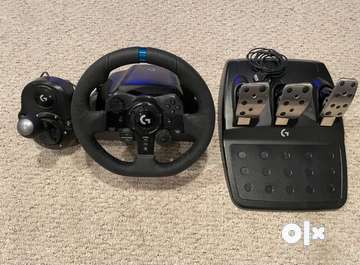 Logitech G29 Driving Force Racing Wheel with Pedals for Playstation