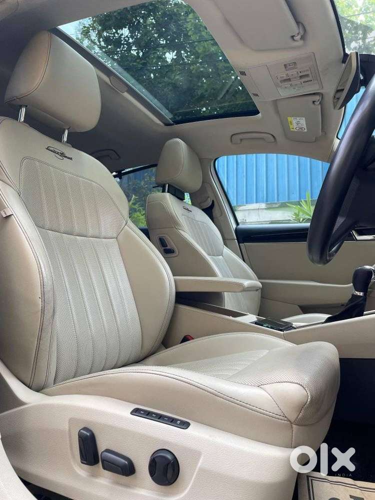 Skoda Superb 2.0 L&k Tsi At, 2023, Petrol