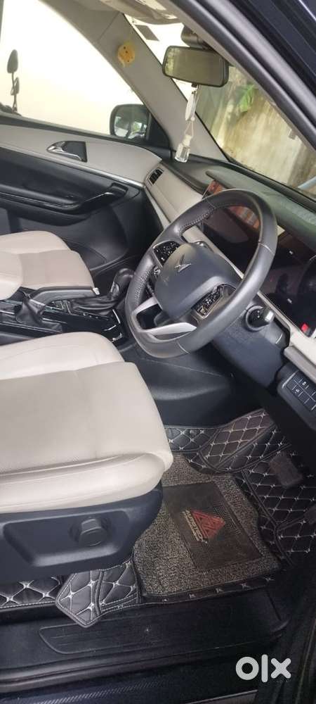 Mahindra Xuv700 Ax7 2022