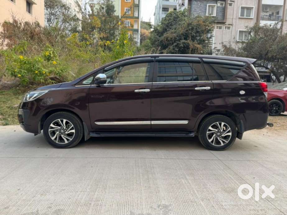 Toyota Innova Crysta [2020-ongoing] 2.4 Gx 7 Str, 2022, Diesel
