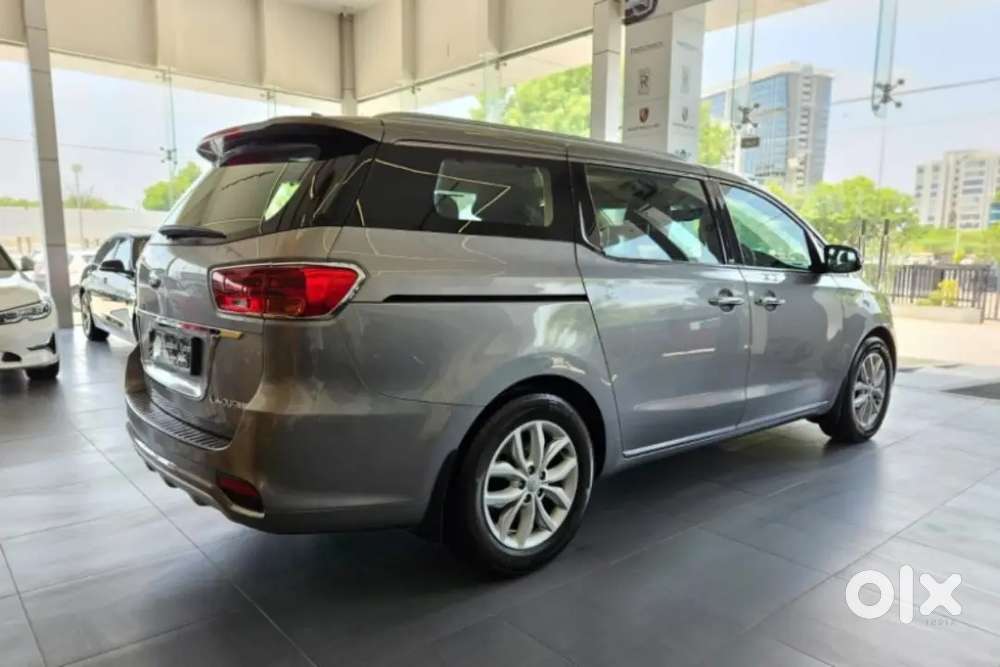 Kia Carnival D2.2 8at Lumousine 7, Diesel 2020
