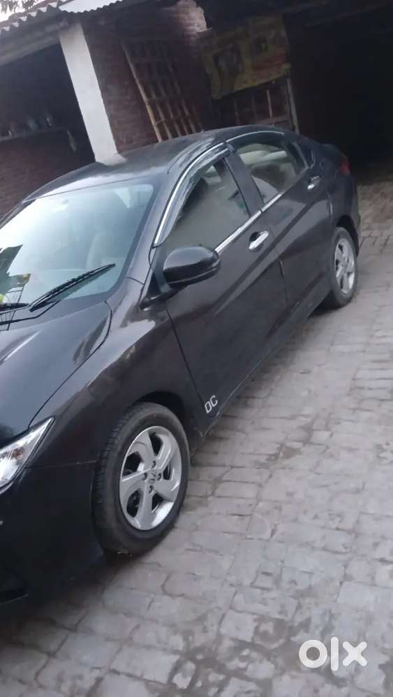 Honda City V - Dtec 2014