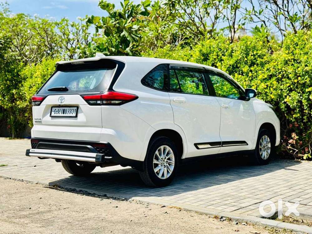 Toyota Innova Hycross 7s Option, 2024, Petrol