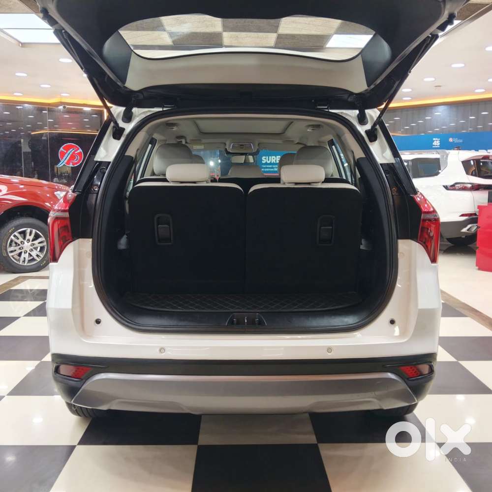 Mahindra Xuv700 2.0 Ax 7 Petrol At Luxury Pack Str, 2021, Petrol
