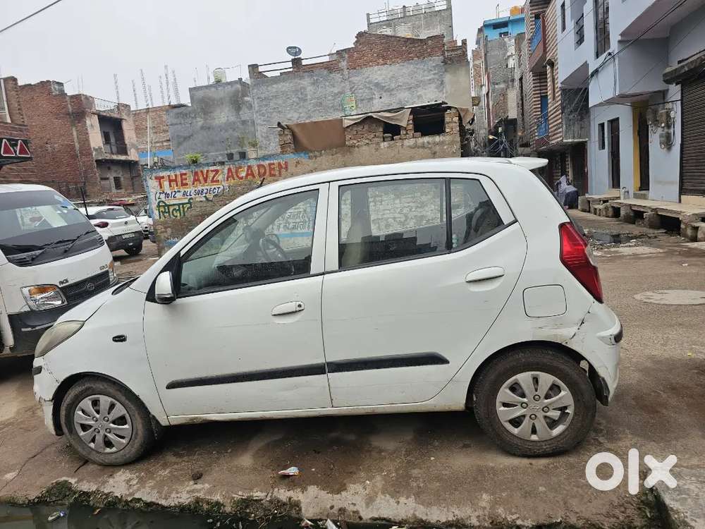 Hyundai I10 Sportz 2013 Variant