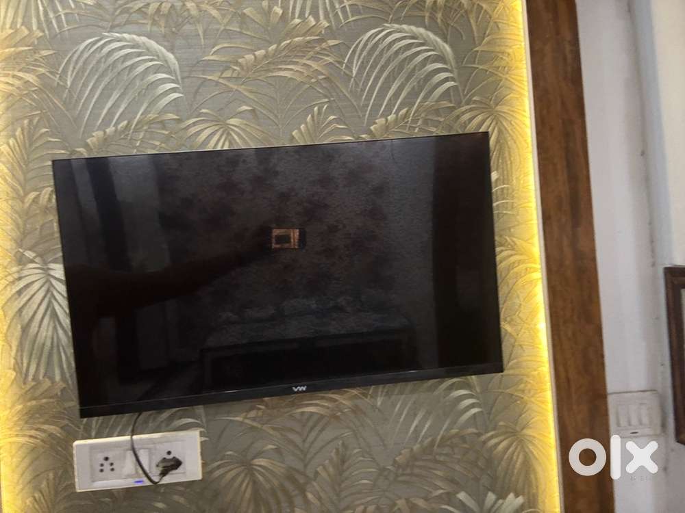 Vw tv 32 inch barely used