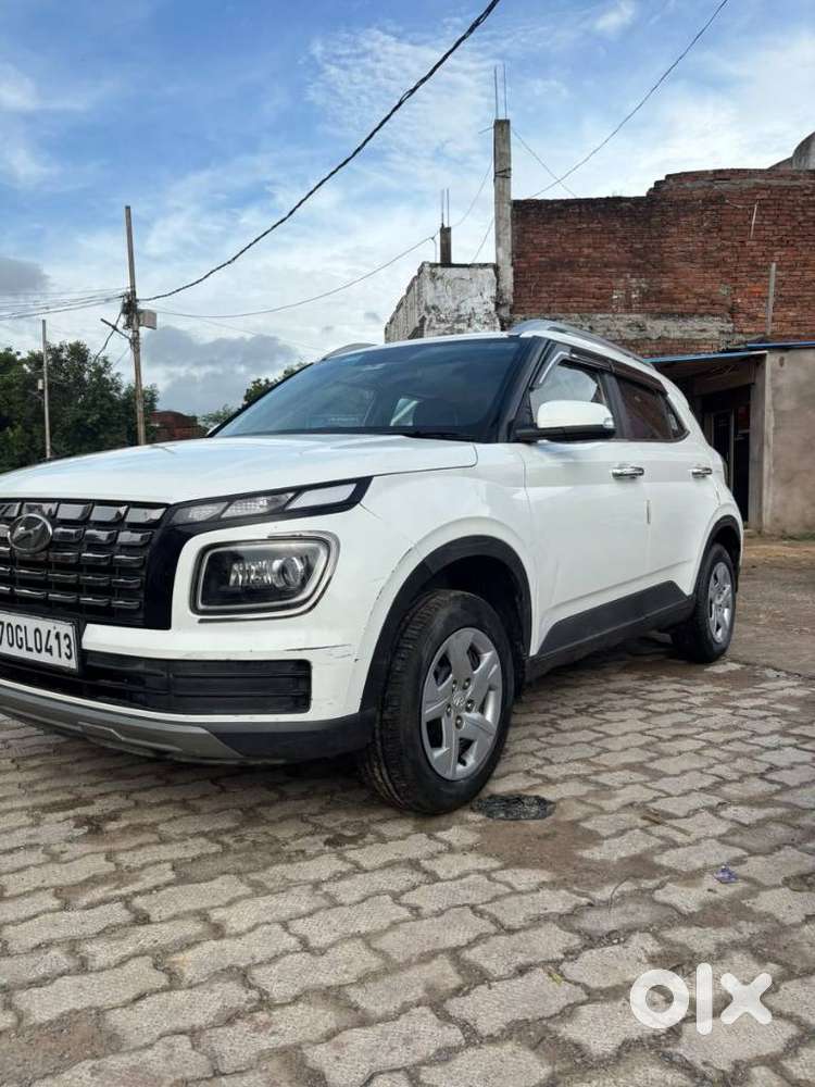 Hyundai Venue, 2023, Petrol