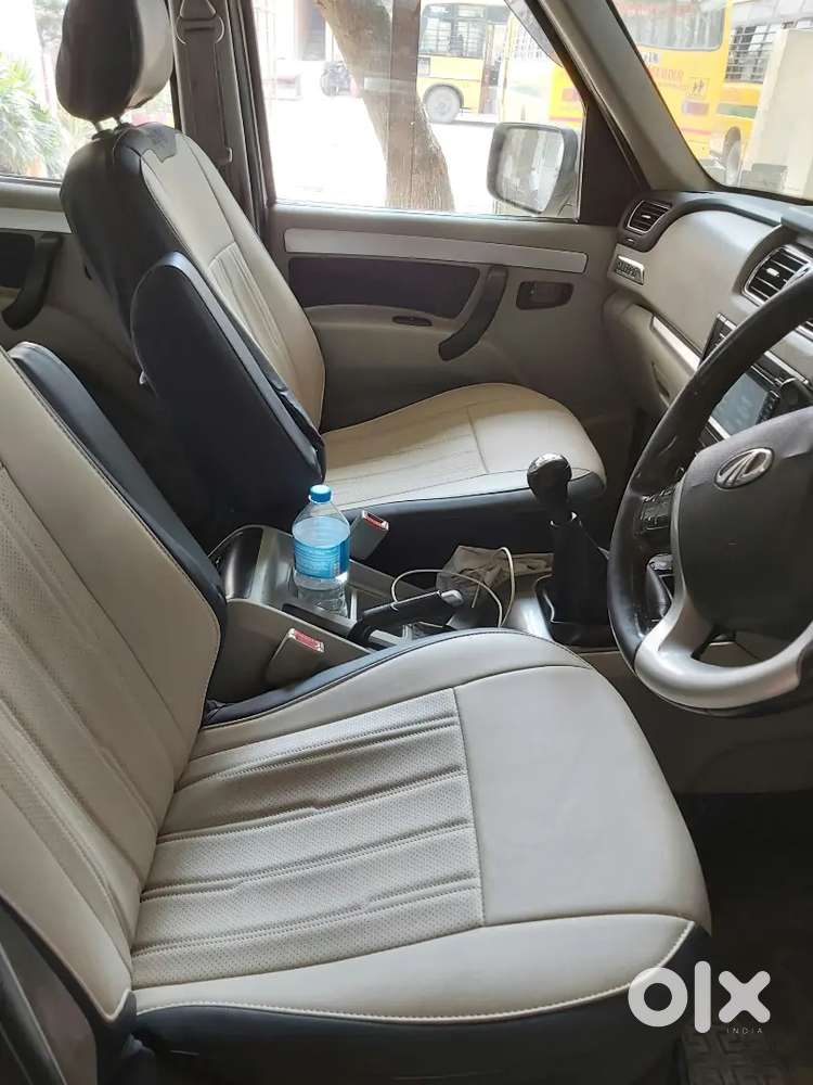 Mahindra Scorpio S 11