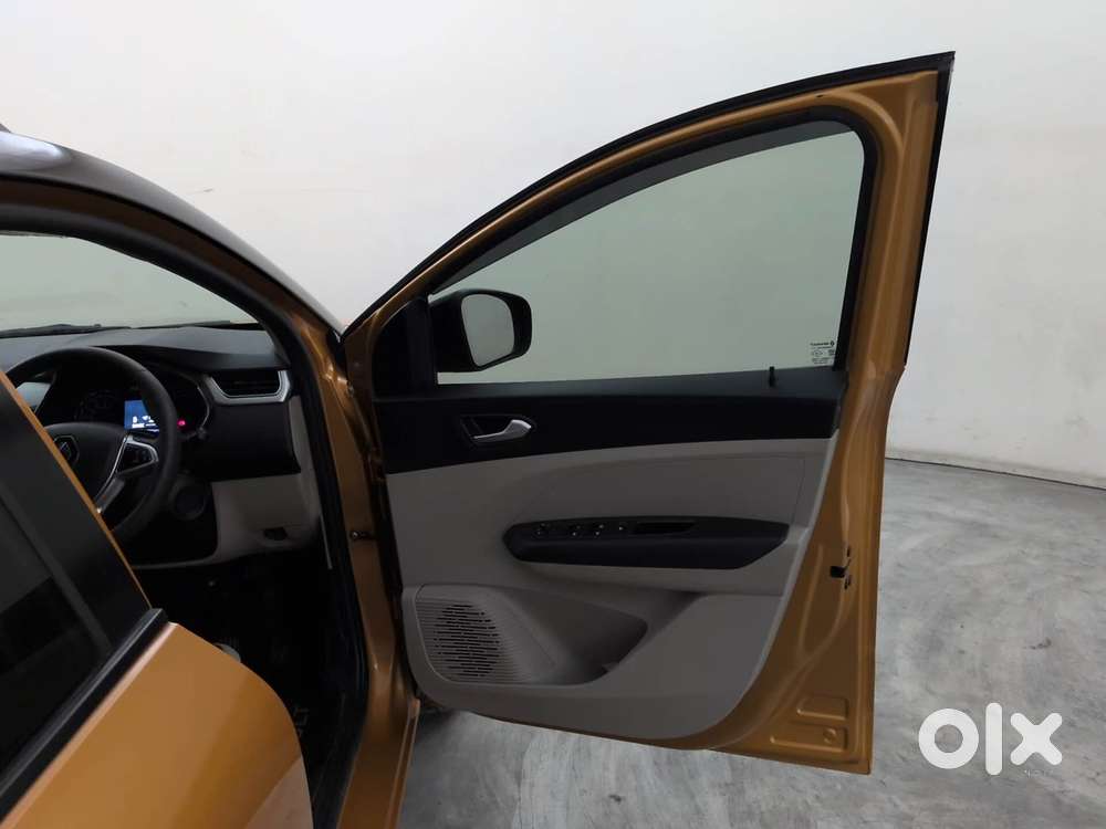 Renault Triber 1.0 Rxz Dual Tone, 2022, Petrol