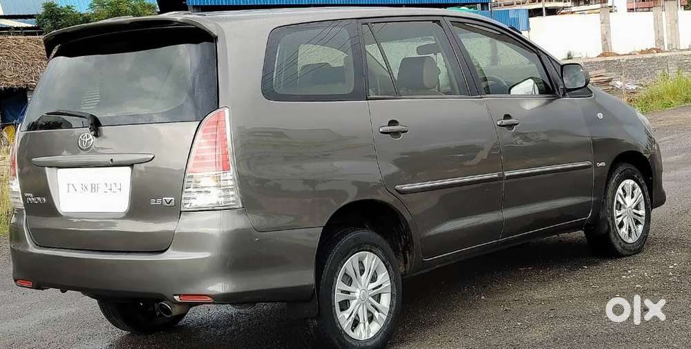 Toyota Innova 2.5 G (diesel) 8 Seater, 2011, Diesel