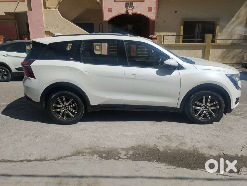 Mahindra Xuv700 2.0 Ax 7 Petrol Mt Str, 2023, Petrol
