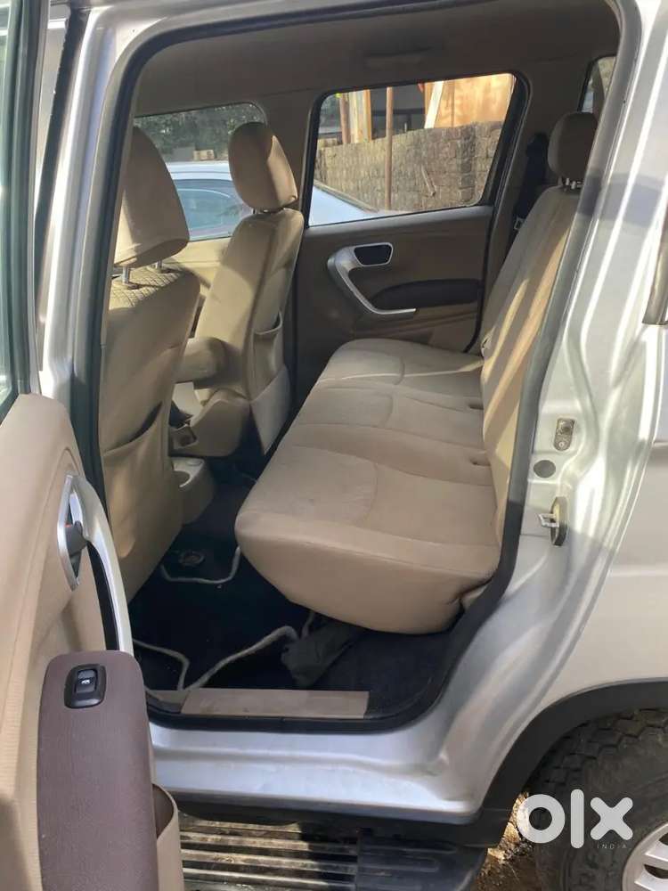 Best Family Mahindra Tuv 300 2019