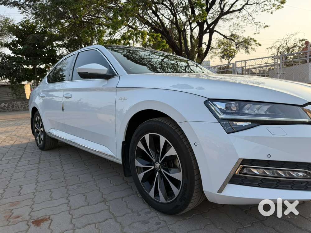Skoda Superb 2023 Petrol 19000 Km Driven