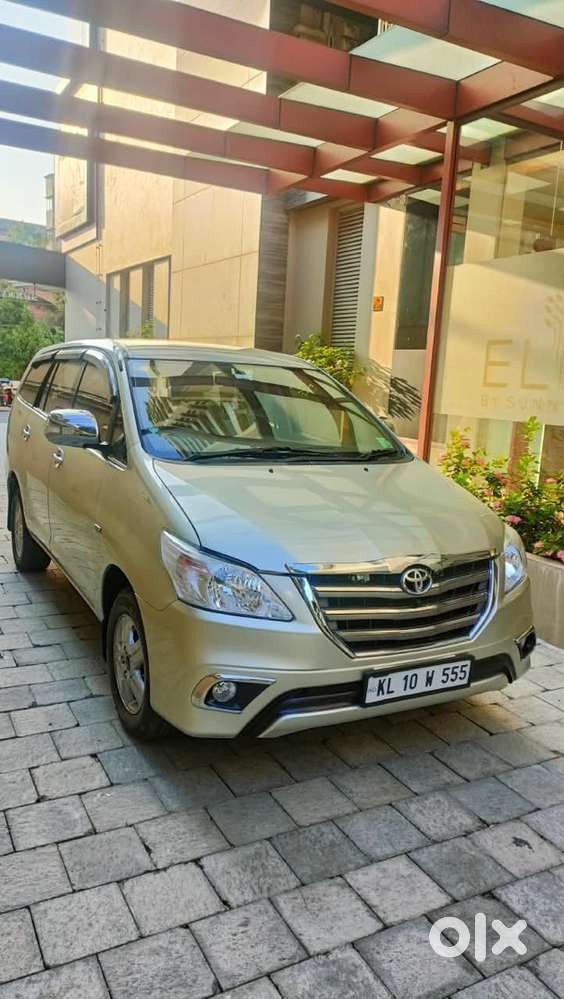 Toyota Innova 2005 Petrol + Cng Well Maintained + Cng