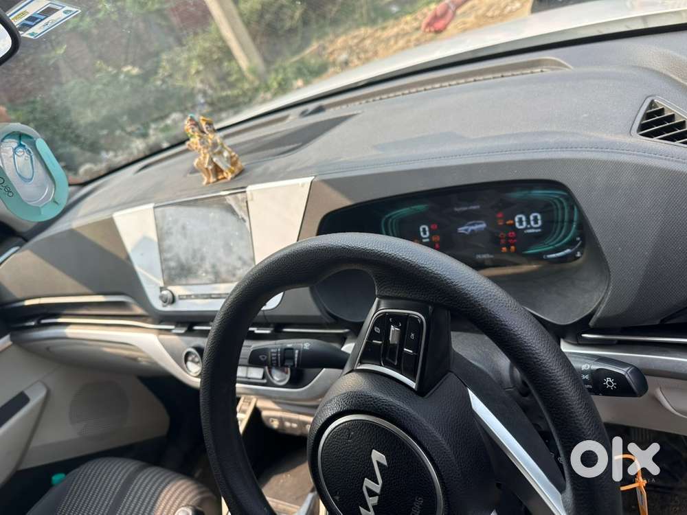 Kia Carens 2023 Petrol Well Maintained