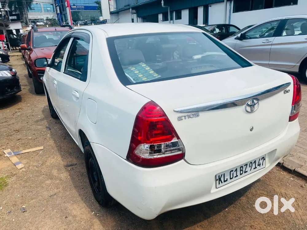 Mileage 24/km /5 Lack (negotiable)