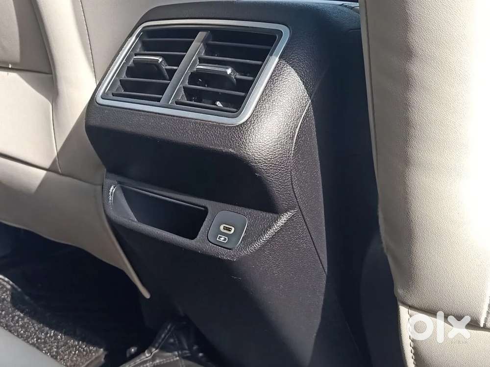 Mahindra Xuv700 2.0 Ax 7 Petrol At Str, 2023, Petrol