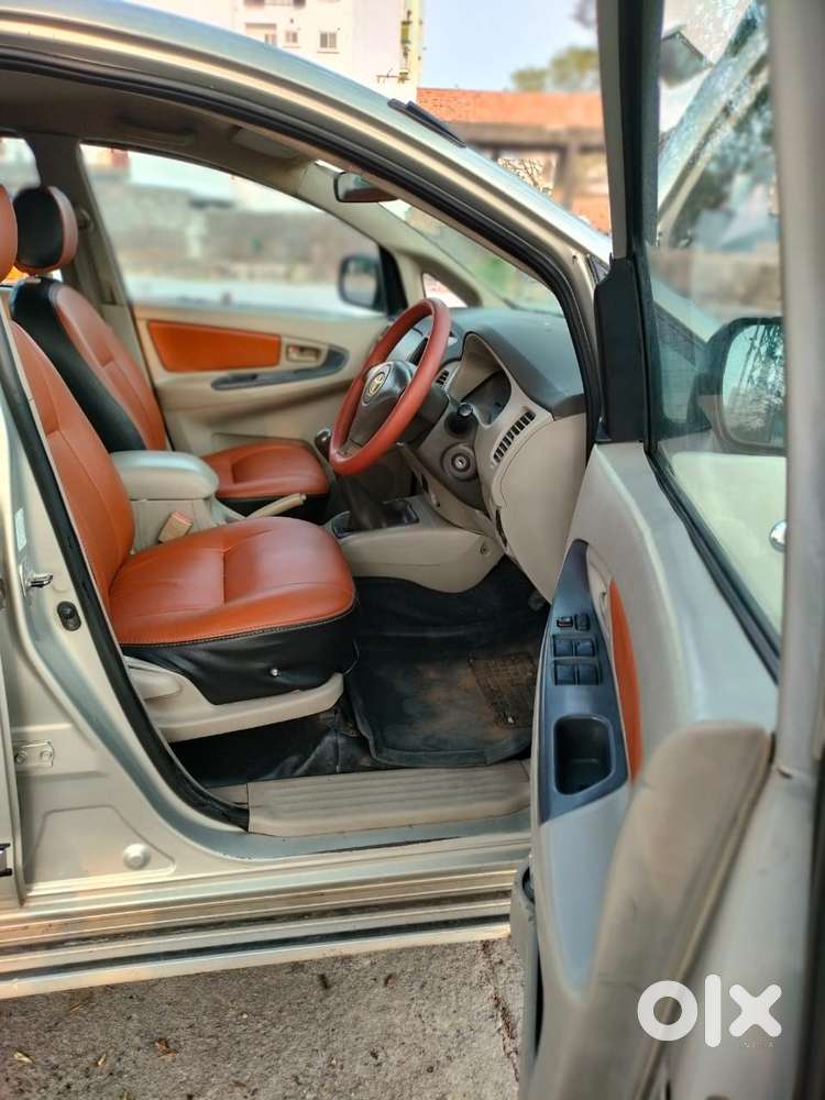 Toyota Innova 2004-2011 2.5 G4 Diesel 8-seater, 2010, Diesel