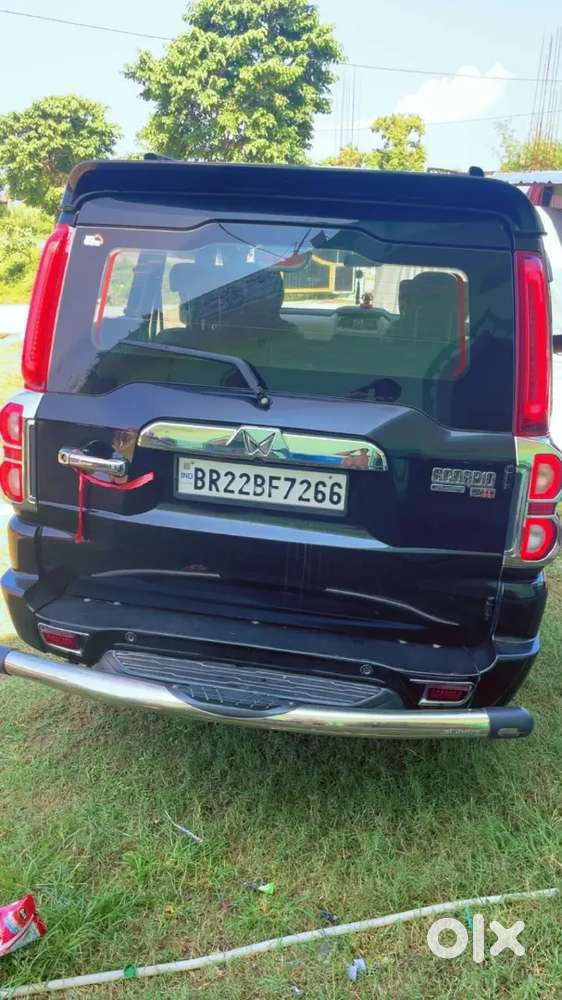 Mahindra Scorpio S11 Black Colour