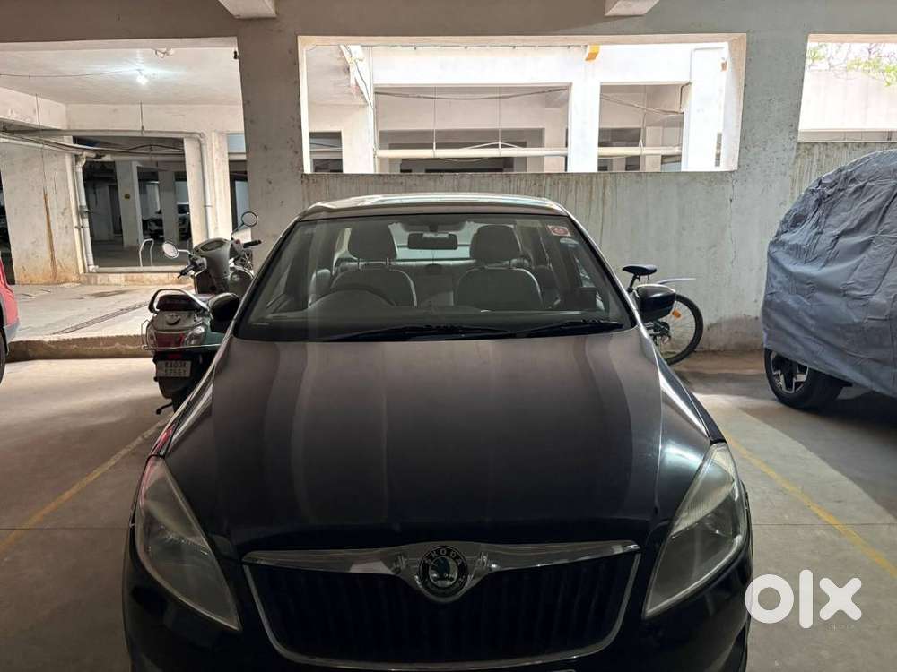 Skoda Rapid -1.6 Tdi Elegance-cr - Black