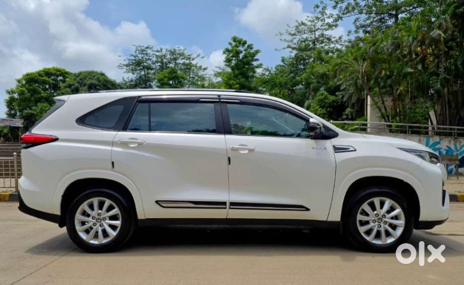 Toyota Innova Hycross 2.0 Vx Hybrid 7 Str, 2023, Petrol