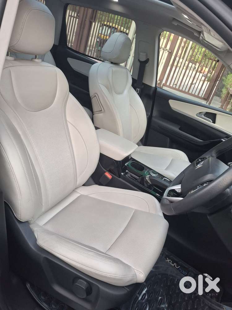 Mahindra Xuv700 2.0 Ax 7 Petrol At Str, 2024, Petrol