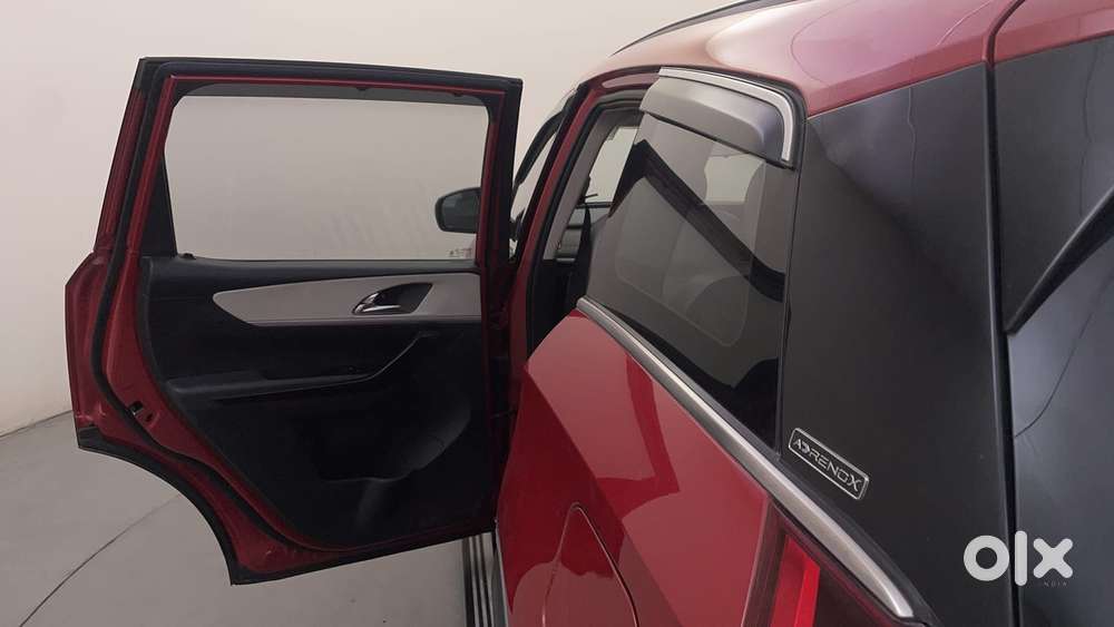 Mahindra Xuv700 2.0 Ax 7 Petrol At Luxury Pack Str, 2021, Petrol