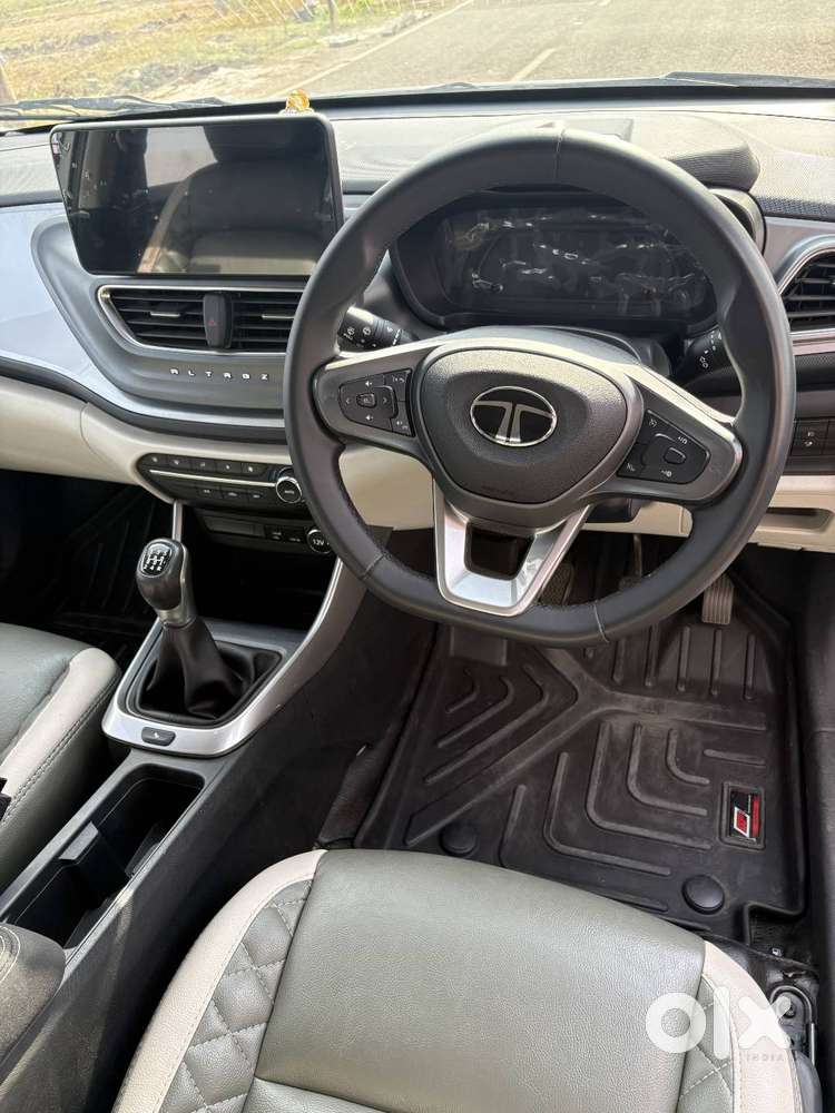2025 Tata Altroz Xz Lux 1.2 Petrol  21,543 Km  1st Owner