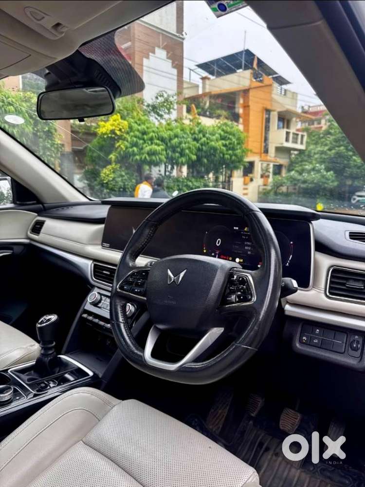 Mahindra Xuv700 2.2 Ax 7 Diesel Mt Str, 2025