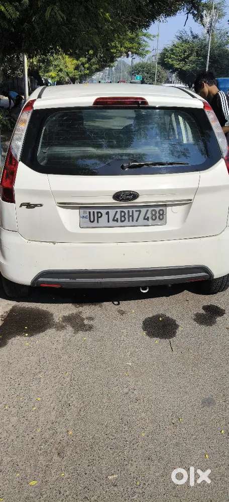 Ford Figo Titanium Petrol 2011