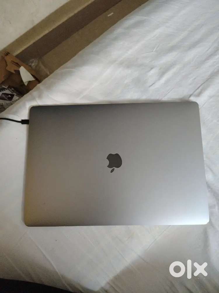 Apple macbook pro 2019 with touch bar