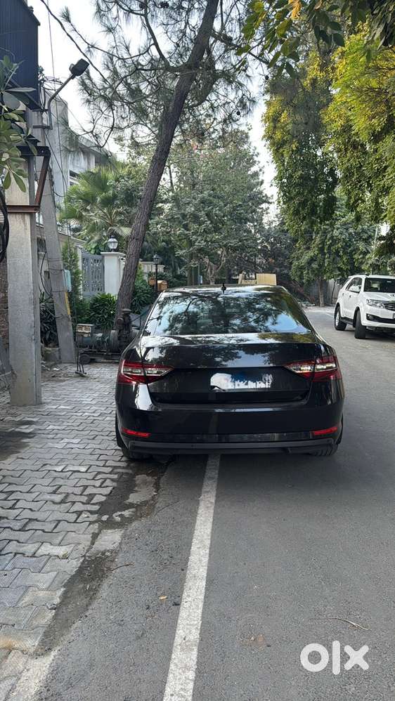 Skoda Superb 2020  2.0 Tdi L&k  Diesel  Black  Top Model
