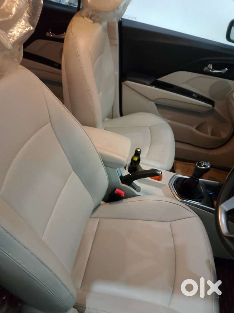 Mahindra Xuv300 2023 Suv