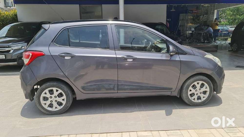 Hyundai Grand I10 Sportz, 2015, Petrol