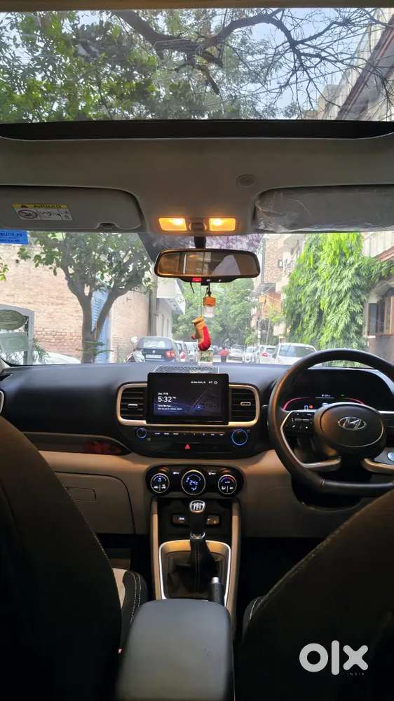 Hyundai Venue Sx 1.2 Petrol | Dec 2022 Model | Low Driven | 1st Owner