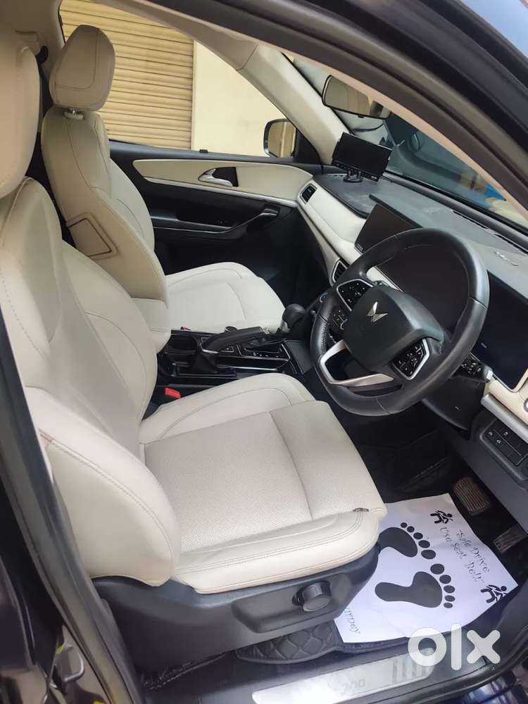 Mahindra Xuv700 2.2 Ax 7 Diesel At Str, 2023, Diesel