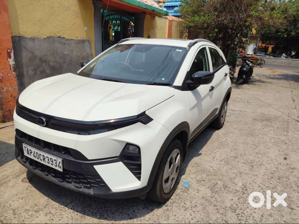 Tata Nexon Smart Plus S - May 2024 (with Sunroof & Extended Warranty))