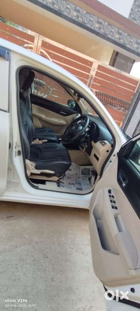 Maruti Suzuki Dzire Vdi Amt, 2017, Diesel