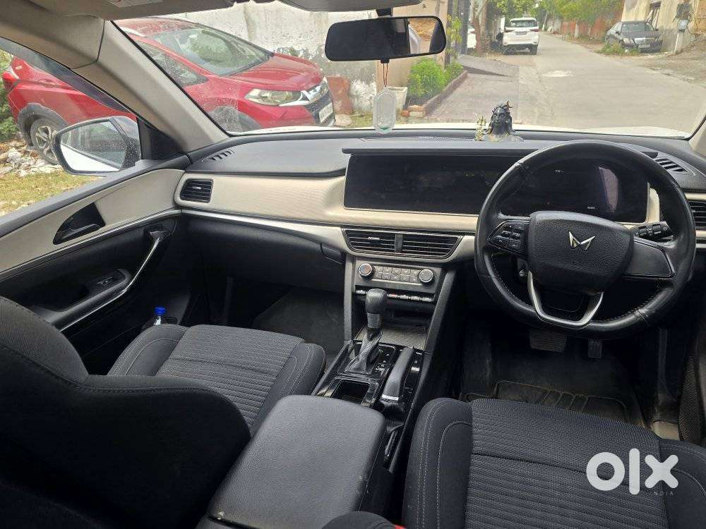 Mahindra Xuv700 2.2 Ax 5 Diesel At 7 Str, 2024, Diesel