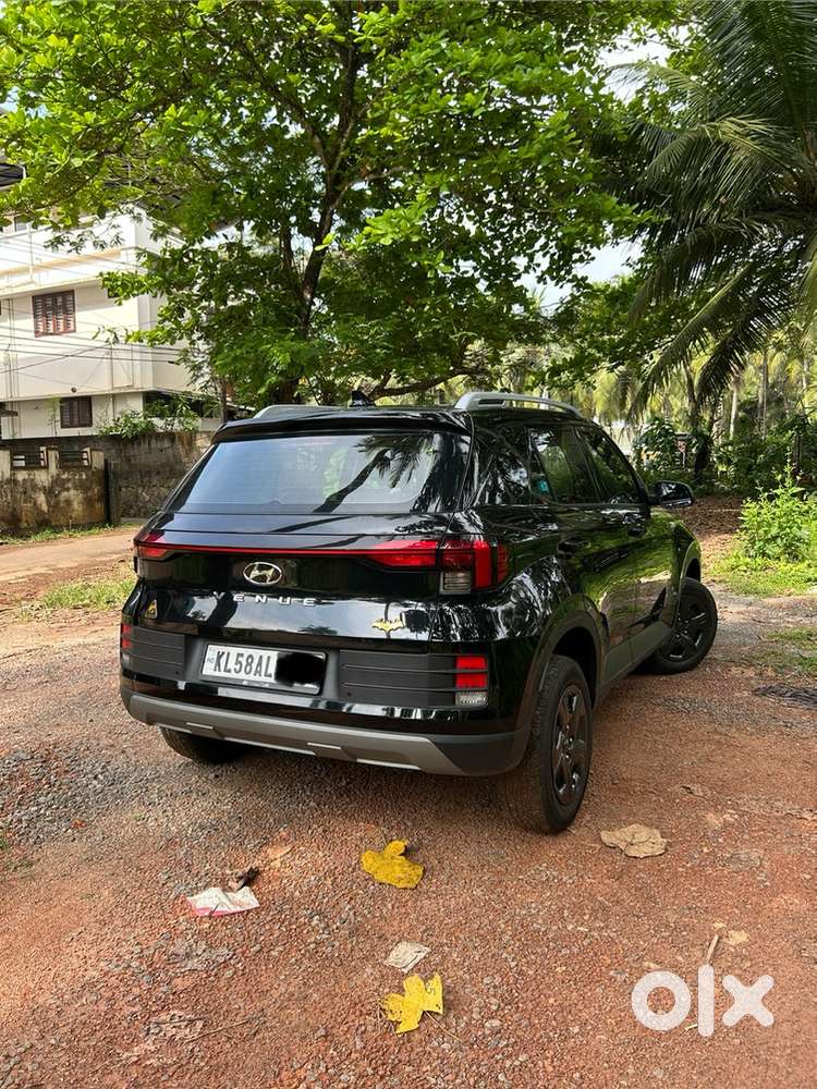 Hyundai Venue 2025/1.3 Year Warranty/less Km/ Fully Serviced