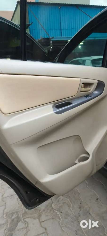 Toyota Innova Diesel 2013 Variant