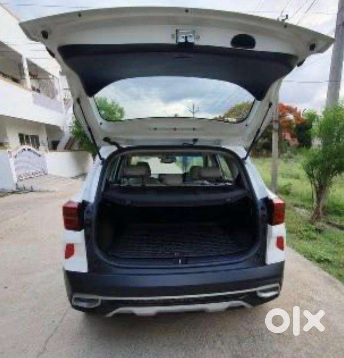 Kia Seltos 2020 White Petrol 95000 Km Driven
