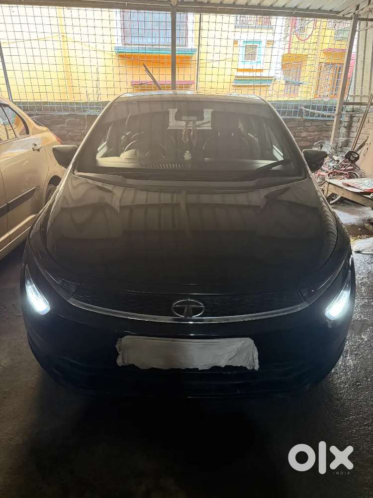 Tata Altroz Dark Petrol 2023