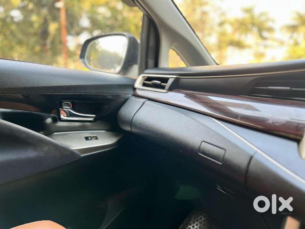 Toyota Innova Crysta 2.4 V 8 Str, 2017, Diesel