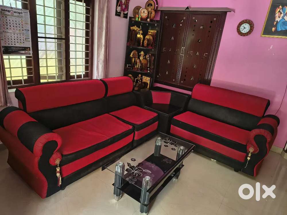 Beautiful Red & Black Sofa Set with Glass Teapoy &ndash; Well Maintained